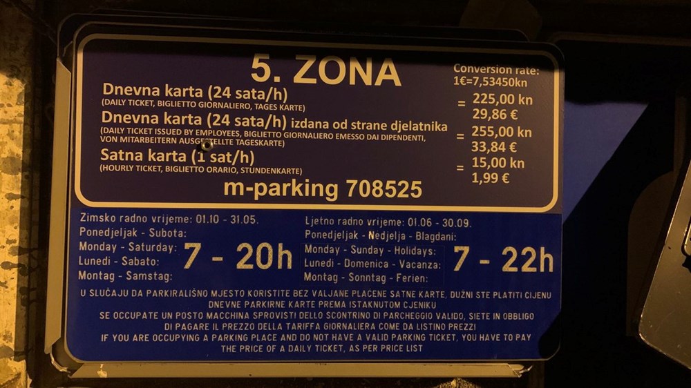 Prvi primjerak tabele za novu, 5. zonu - sat parkinga je 15 kn. Nije jasno gdje će se postaviti s obzirom da je 5. zona predviđena za stanare koji plate pretplate (Snimio Paulo Gregorović)